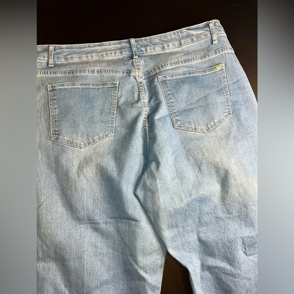 Nicki Minaj Mid Rise Cropped Women's Light Wash Blue Jeans Size 17/18 GUC - Picture 10 of 13